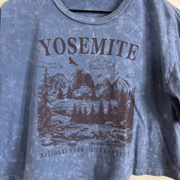 Bundle of 2 Social Culture Outdoor Graphic Cropped T-Shirts Medium Yosemite Wolf - Picture 6 of 8